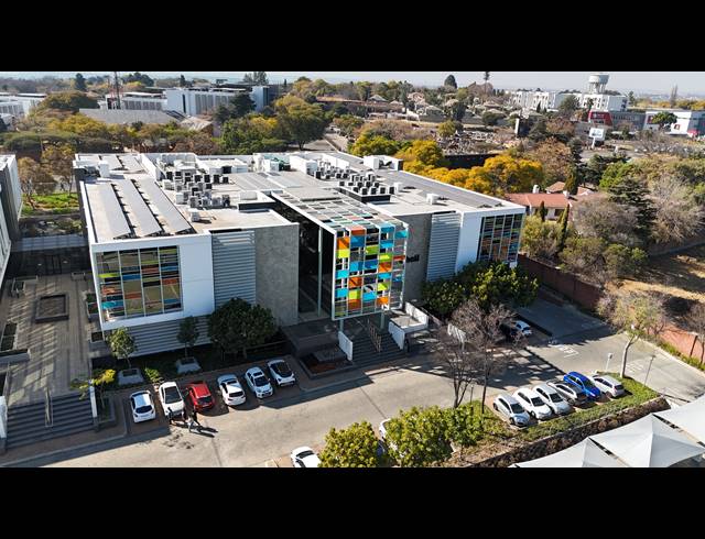412M² OFFICE TO LET IN BRYANSTON